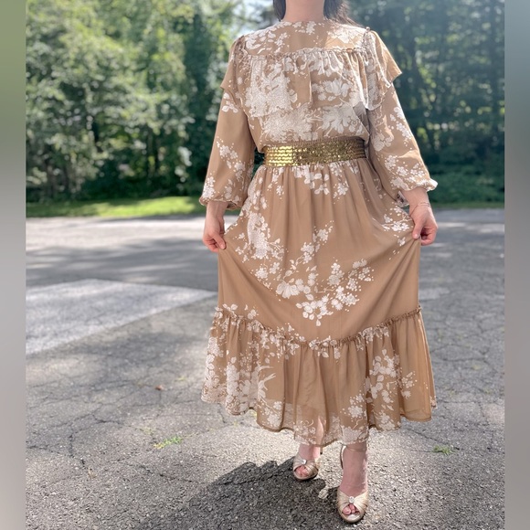 Gorgeous Dress w/Ruffles, We LOVE It !! - Picture 2 of 8